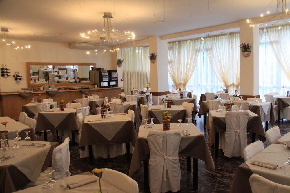 Hotel Bisanzio Червія Екстер'єр фото