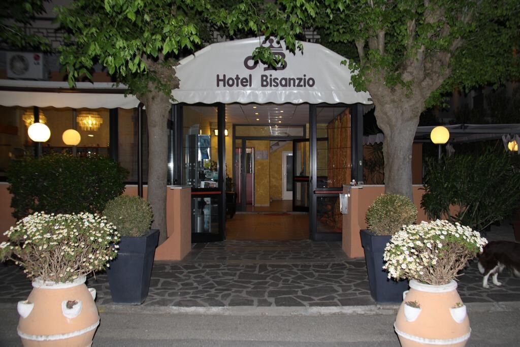 Hotel Bisanzio Червія Екстер'єр фото