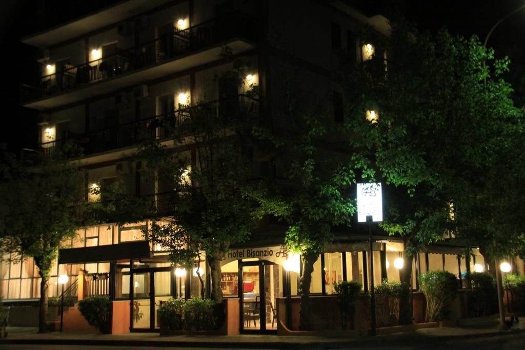 Hotel Bisanzio Червія Екстер'єр фото