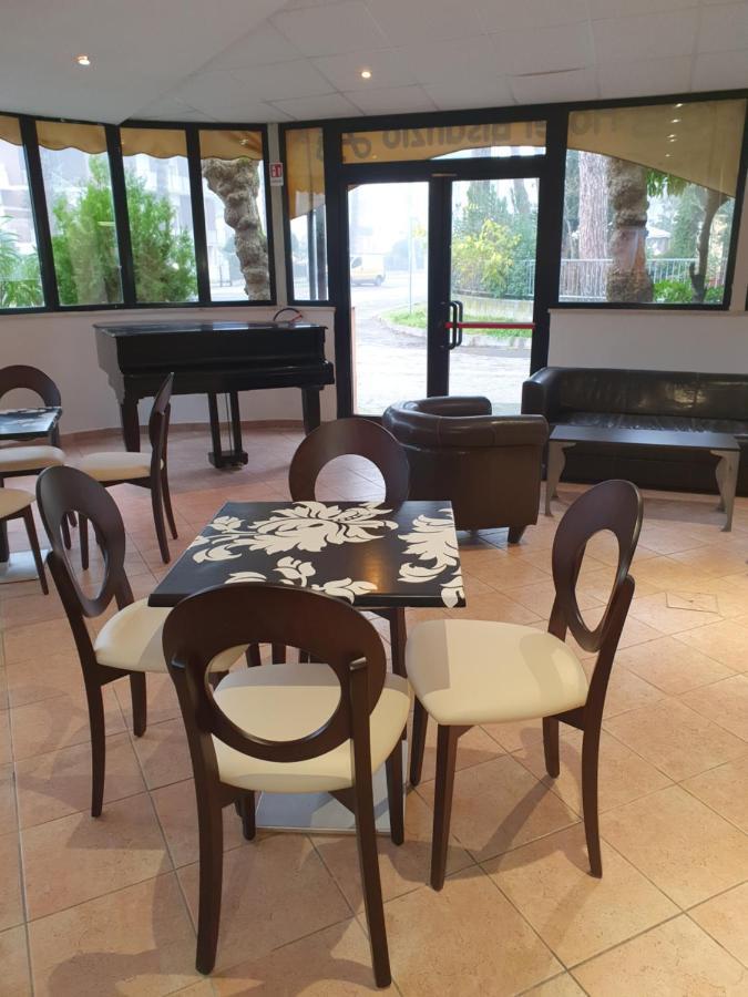 Hotel Bisanzio Червія Екстер'єр фото